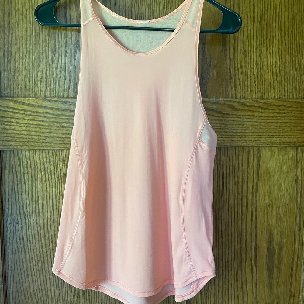 Lululemon tank. Excellent condition. Size 4